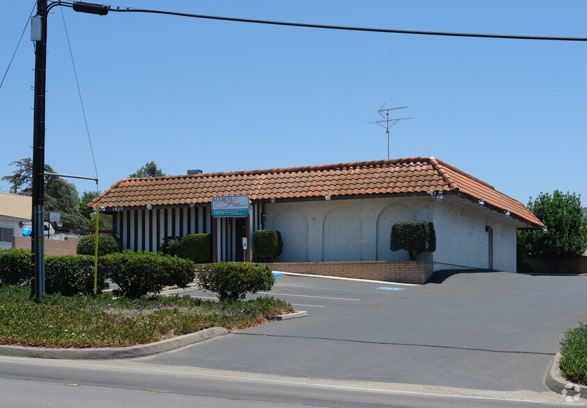 More Photos Of 1825 E Vista Way, Vista Restaurant For Sale