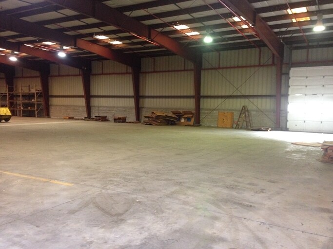 More Photos Of 2064 N Woodford St, Decatur Warehouse For Lease