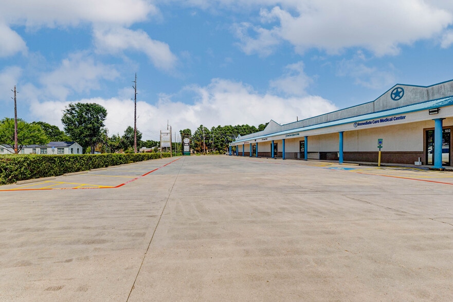 More Photos Of 1101 Alma St, Tomball Medical For Lease
