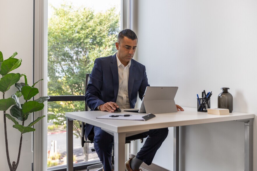 More Photos Of 9245 Laguna Springs Dr, Elk Grove Coworking Space