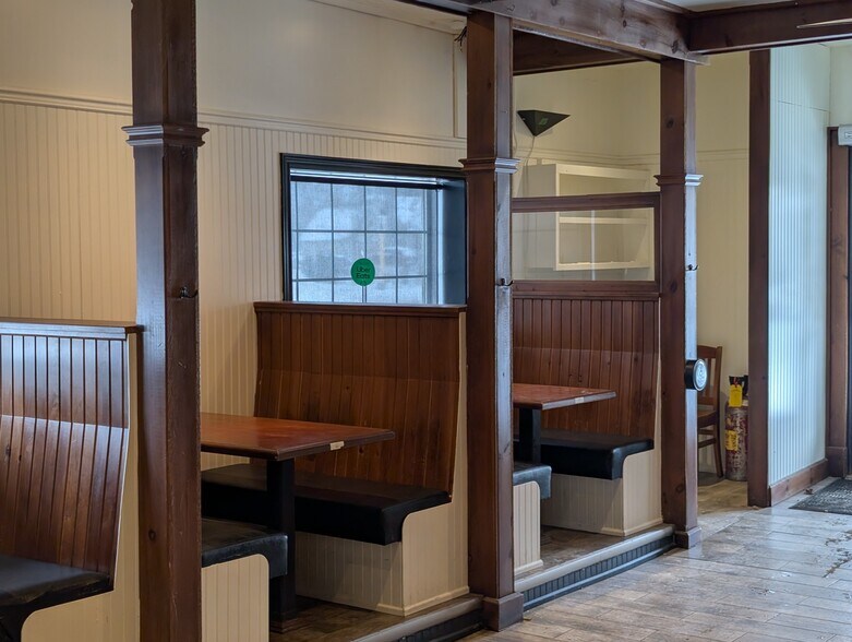 More Photos Of 2300 Wharncliffe Rd S, London Restaurant For Sale