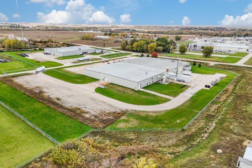 More Photos Of 1100 11th St, Charles City Warehouse For Sale