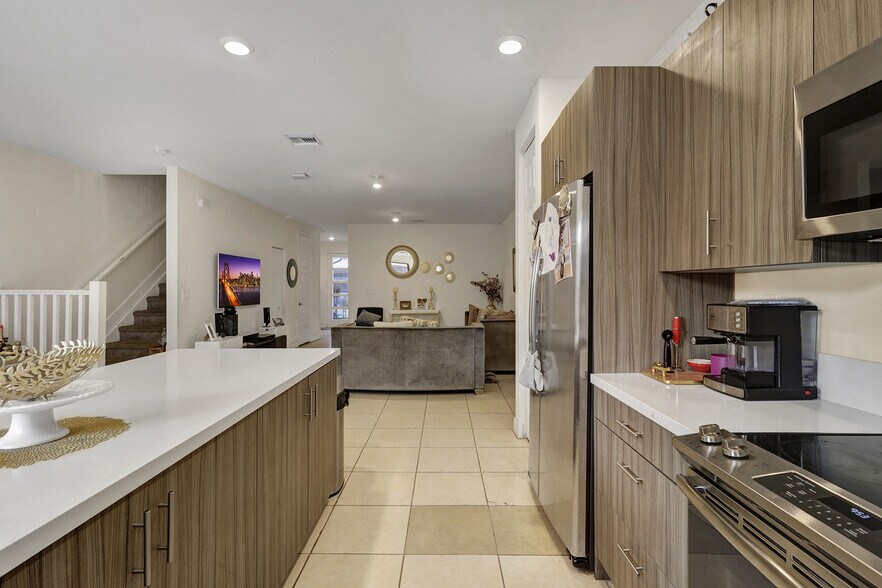 More Photos Of 15809 NW 91st Ct, Miami Lakes Specialty For Sale