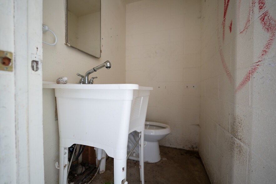 More Photos Of 311-321 N 2nd St, Lompoc Warehouse For Lease