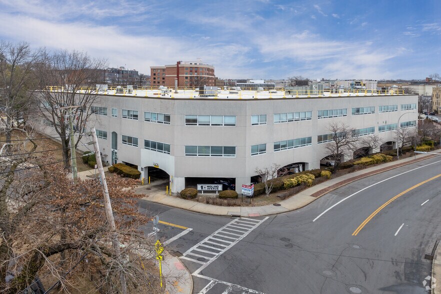 More Photos Of 10 Midland Ave, Port Chester Light Manufacturing For Lease
