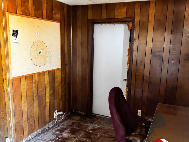 More Photos Of 1215 S Florida St, Borger Warehouse For Lease