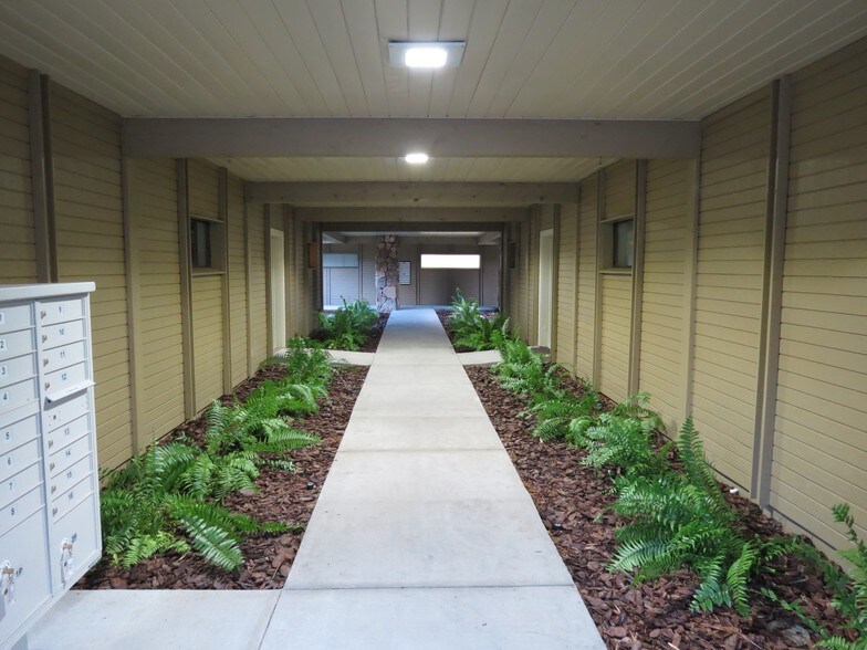 More Photos Of 911-917 S Parsons Ave, Brandon Office For Lease