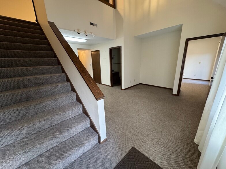 More Photos Of 3110 Mallard Cove Ln, Fort Wayne Office Residential For Lease