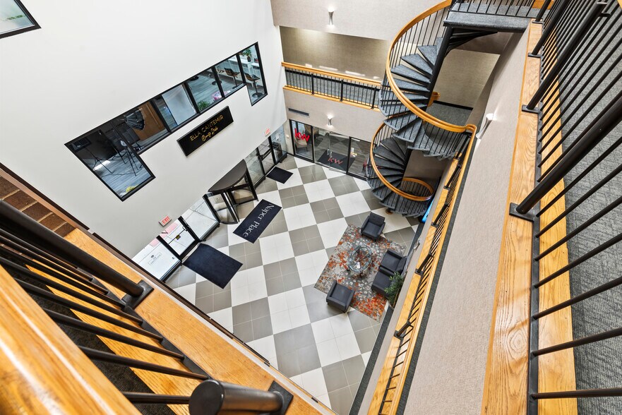 More Photos Of 608 S Washington St, Naperville Office For Lease