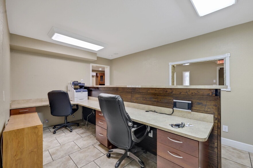 More Photos Of 4608 Norwood Ave, Jacksonville Office For Lease