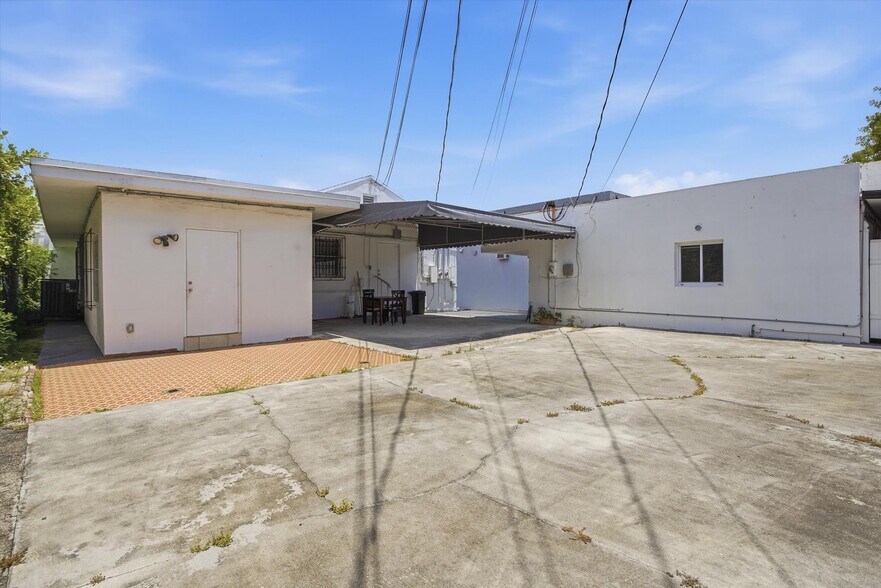 More Photos Of 3240 NW 7th St, Miami Office For Sale