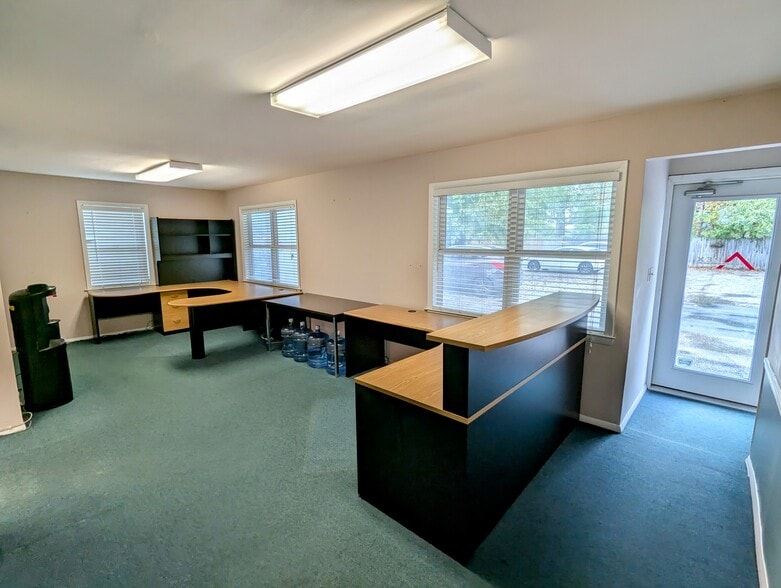 More Photos Of 1923 York Rd, Lutherville Timonium Office For Lease
