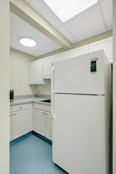 More Photos Of 10525 Braddock Rd, Fairfax Medical For Sale