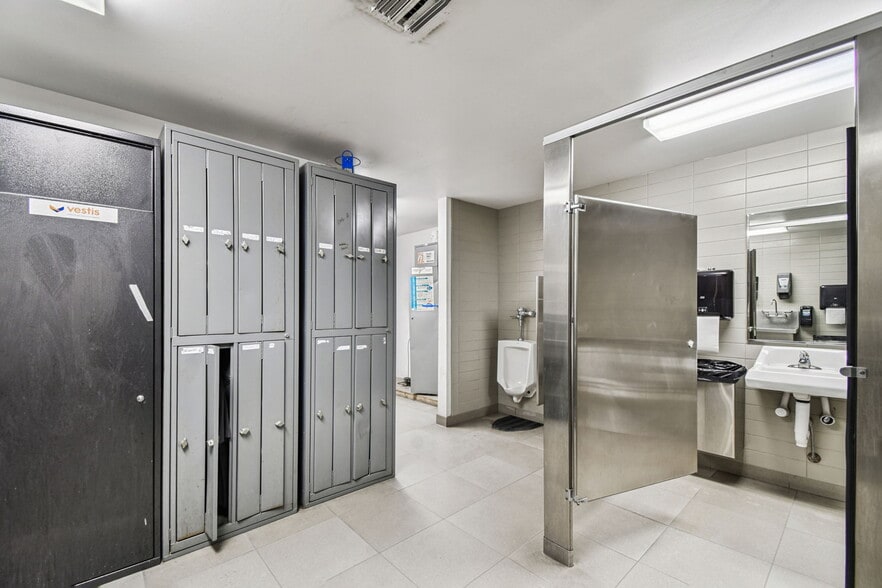 More Photos Of 4811 W Sligh Ave, Tampa Warehouse For Sale