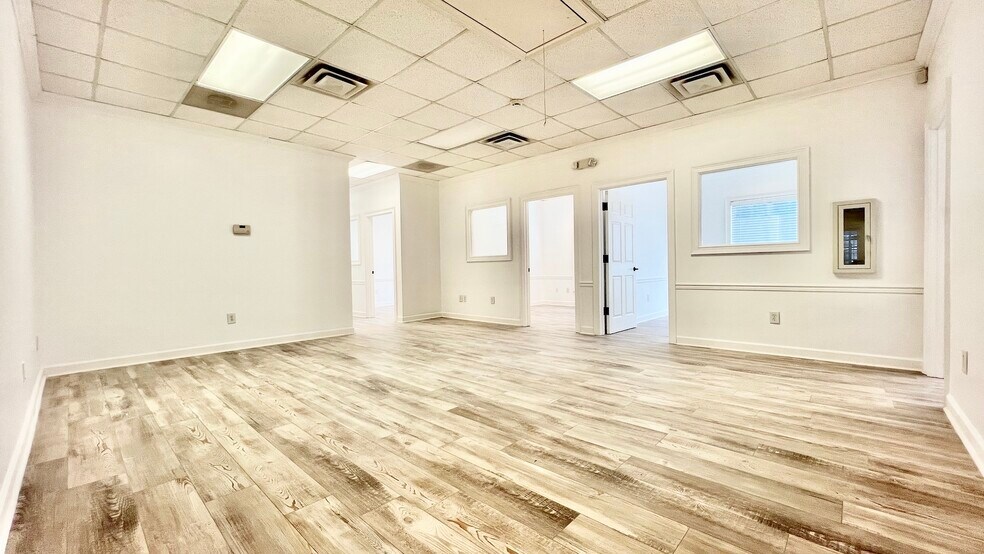 More Photos Of 535 Queen City Pky, Gainesville Office For Lease