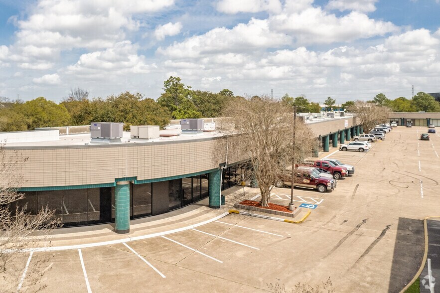 More Photos Of 12501-12607 Gulf Fwy, Houston Unknown For Lease