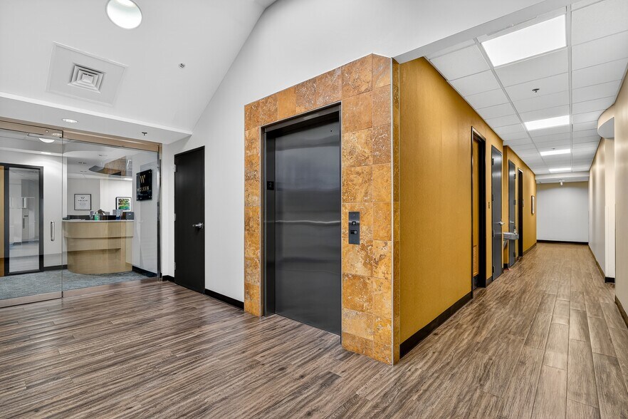 More Photos Of 8888 Ladue Rd, Ladue Medical For Lease