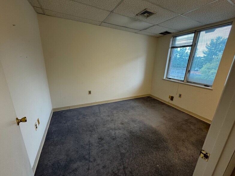 More Photos Of 6400 Seven Corners Pl, Falls Church Office For Sale