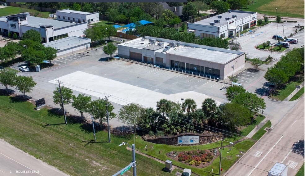 More Photos Of 1651 W Parkwood Ave, Friendswood Freestanding For Lease