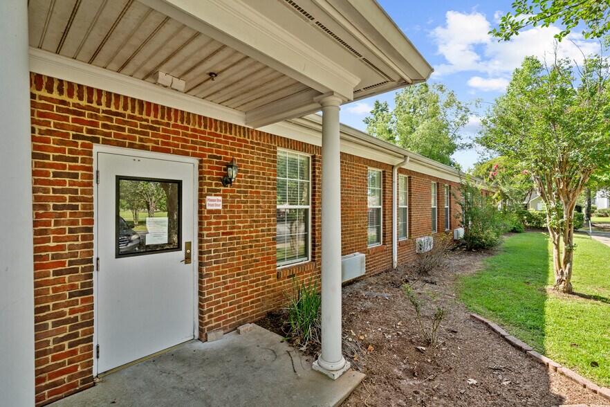 More Photos Of 10171 Papa George St, Daphne Congregate Senior Housing For Lease