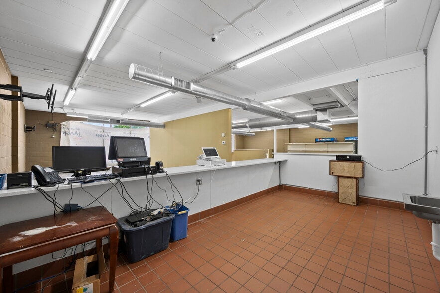 More Photos Of 755 N Snelling Ave N, Saint Paul Storefront For Lease