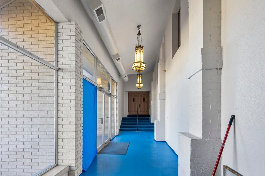 More Photos Of 338 Hazel St, Poplar Bluff Showroom For Sale
