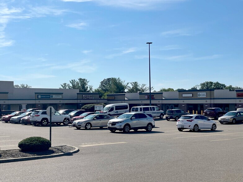 More Photos Of 1664 N Main St, North Canton Unknown For Lease