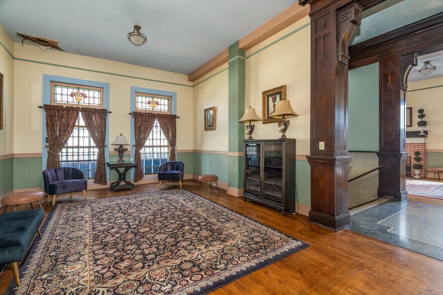 More Photos Of 1329 Walnut St, Murphysboro Office For Sale