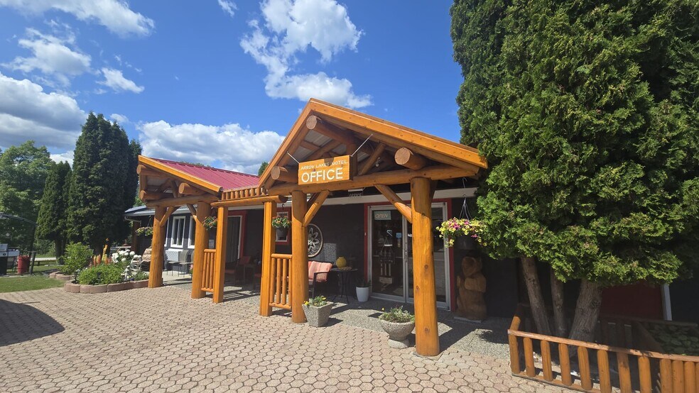 More Photos Of 101 Oak St, Fauquier Hotel For Sale