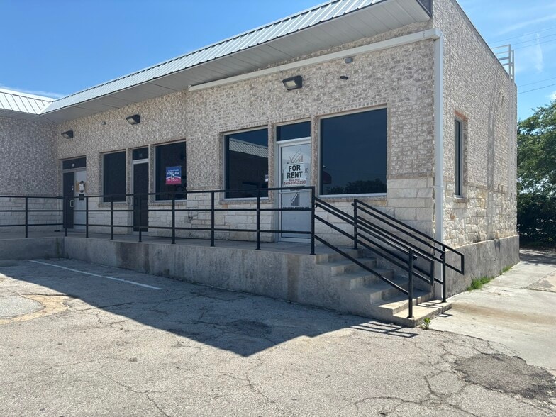 More Photos Of 5617 Mccart Ave, Fort Worth Restaurant For Lease