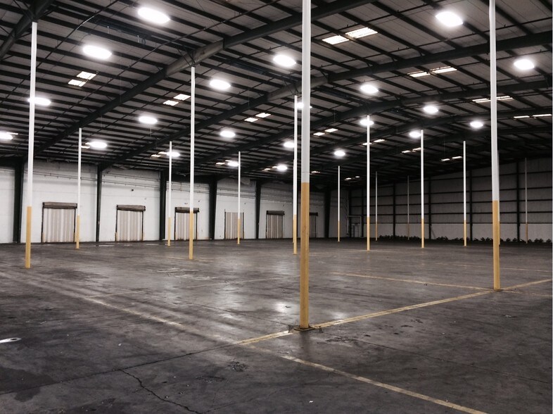More Photos Of 1433 Massaro Blvd, Tampa Distribution For Lease