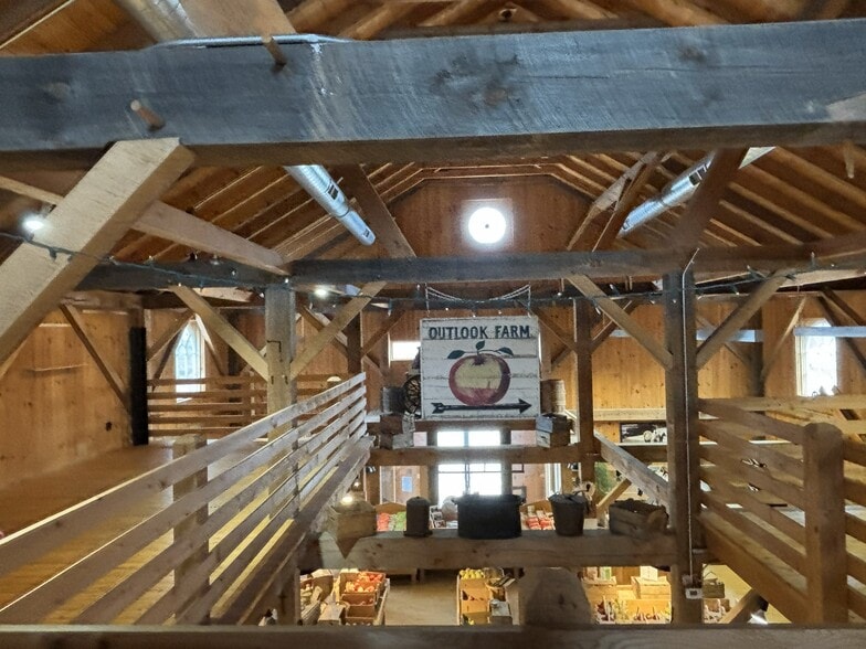 More Photos Of 138 Main Rd, Westhampton Restaurant For Lease