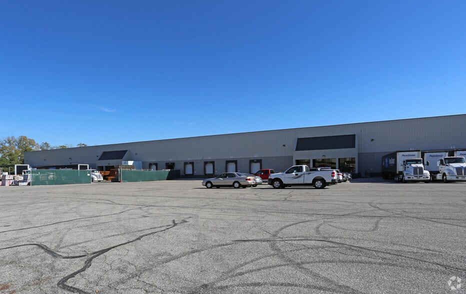 More Photos Of 8179 Dixie Hwy, Florence Warehouse For Lease