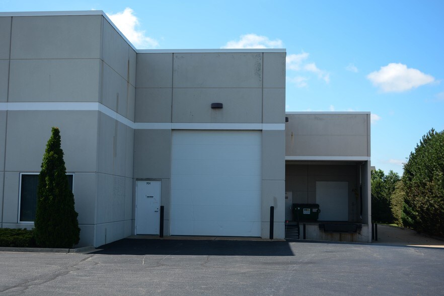 More Photos Of 26735 W Commerce Dr, Volo Warehouse For Sale