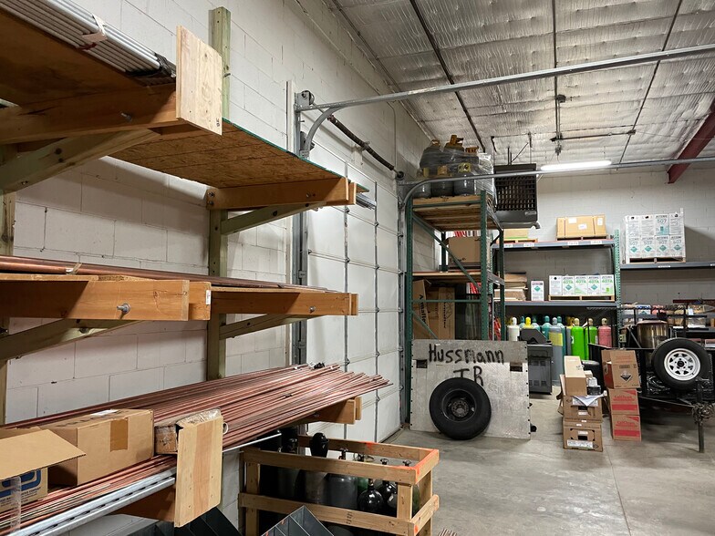 More Photos Of N91W17174 Appleton Ave, Menomonee Falls Showroom For Sale