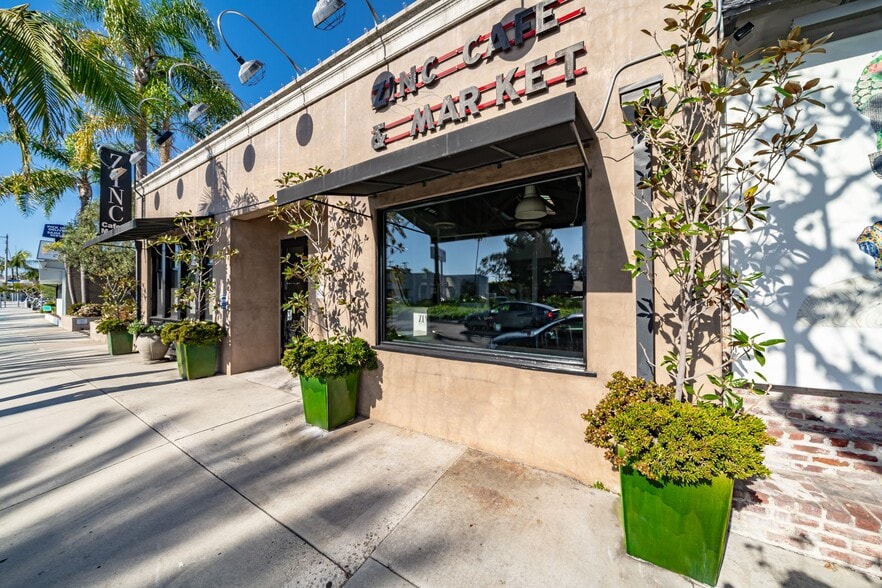 More Photos Of 3222 E Coast Hwy, Corona Del Mar General Retail For Lease