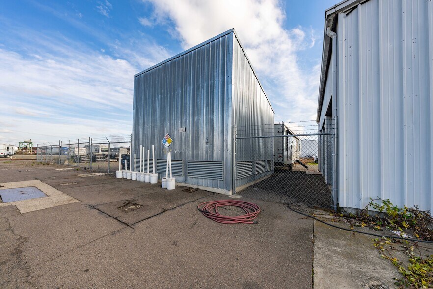 More Photos Of 1405 Antelope Rd, White City Warehouse For Sale