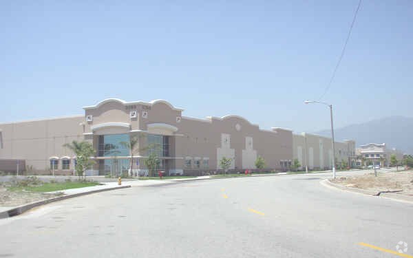 More Photos Of 2397 Bateman Ave, Duarte Warehouse For Lease