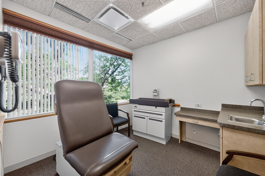 More Photos Of 290 Springfield Dr, Bloomingdale Medical For Lease