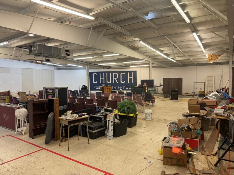 More Photos Of 802 US Highway 59, Queen City General Retail For Sale