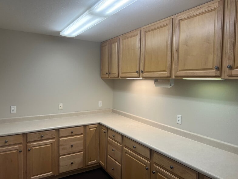 More Photos Of 127 Heron Way, Merced Warehouse For Lease