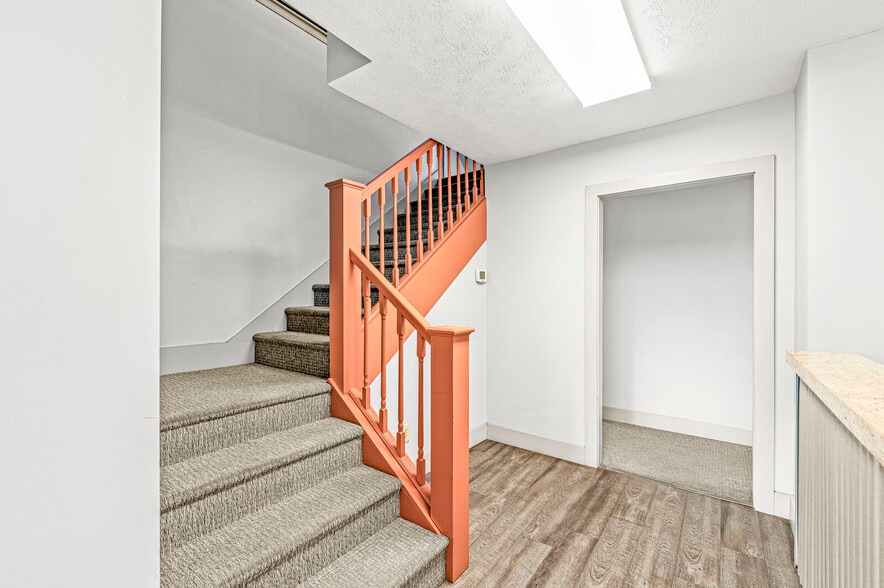 More Photos Of 2601 E 56th St, Indianapolis Light Distribution For Sale