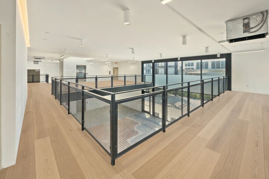 More Photos Of 940 N Highland Ave, Los Angeles Loft Creative Space For Lease