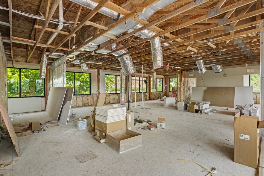 More Photos Of 160 Prosperous Pl, Lexington Medical For Sale