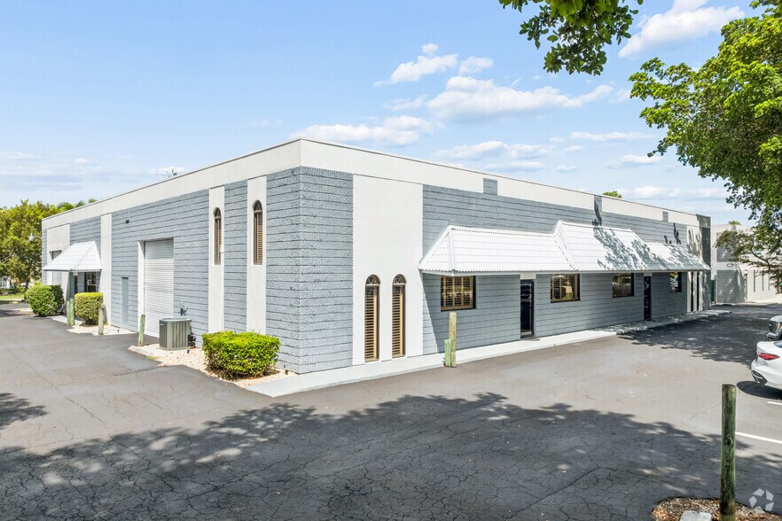 More Photos Of 4408 Corporate Sq, Naples Manufacturing For Sale