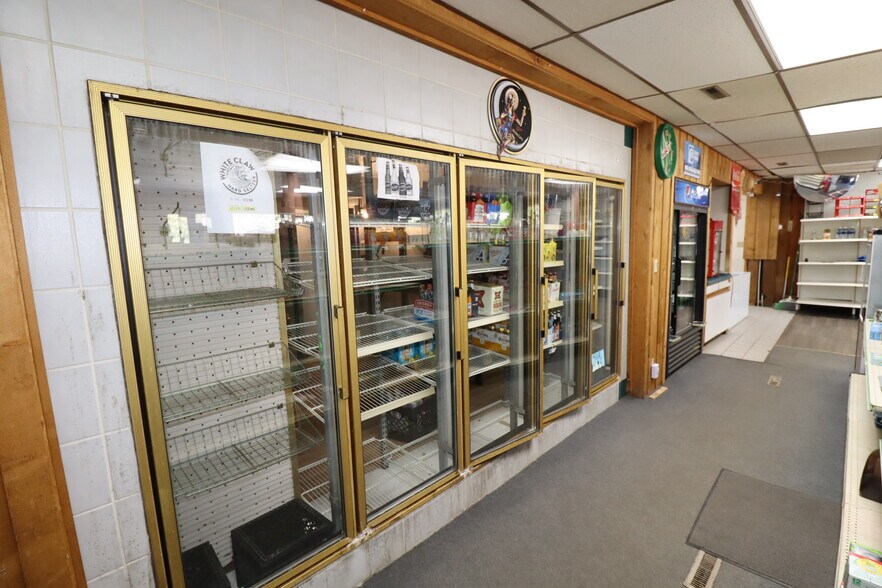 More Photos Of 22195 Highway 63, Grand View Storefront Retail Residential For Sale