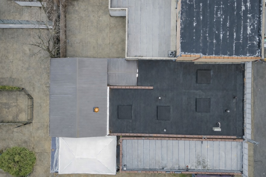 More Photos Of 1794 E 49th St, Brooklyn Auto Repair For Sale