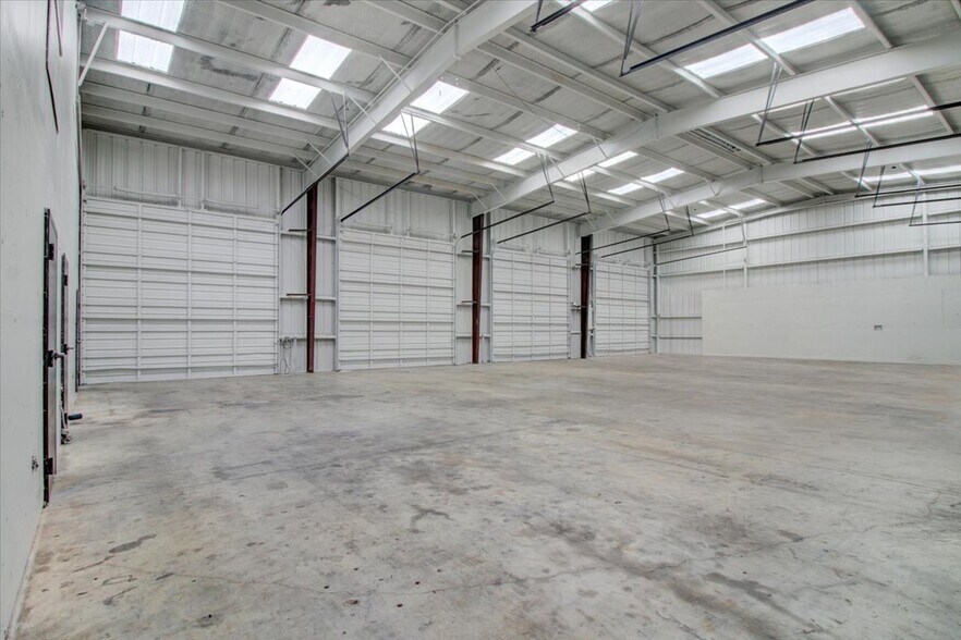 More Photos Of 4055 Old Dowlen Rd, Beaumont Warehouse For Sale