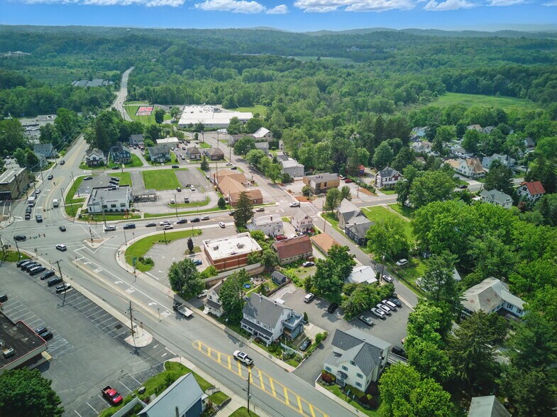 More Photos Of 11 Vernon Ave, Hamburg Medical For Lease