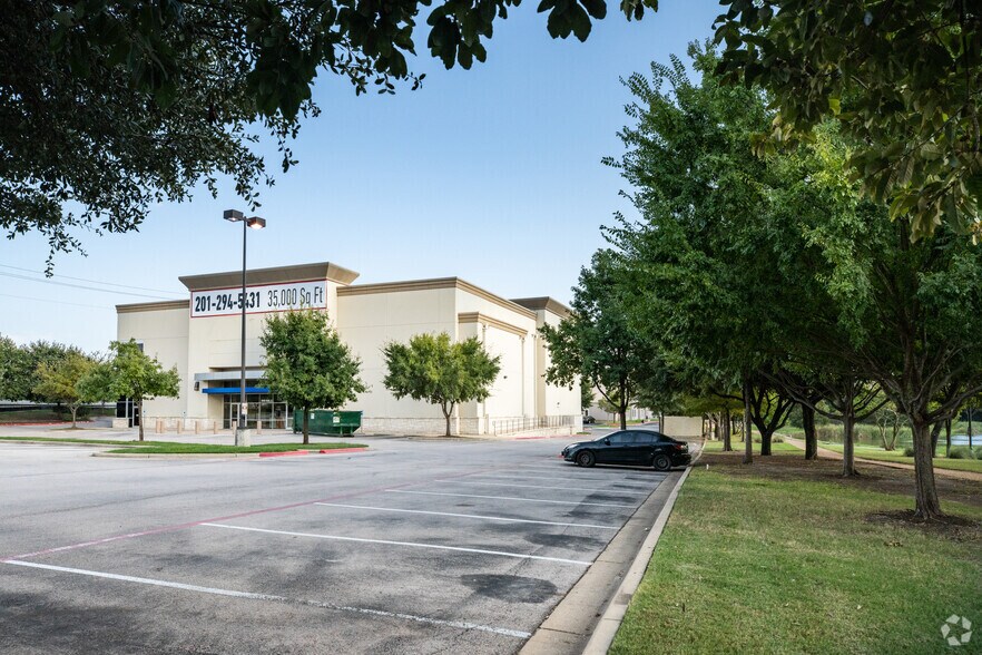 Primary Photo Of 12400 N Interstate 35, Austin Veterinarian Kennel For Sale